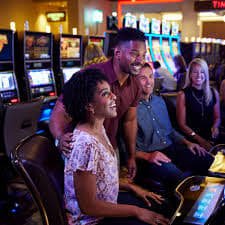 Slots ကစားနည်းဗျူဟာနှင့် Jackpot ဆုရရှိနည်းလမ်းများ